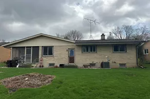 218 Gladys Ave, Fox River Grove, IL 60021 - Photo 2