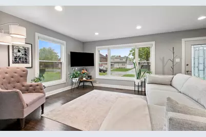 7027 Foster Street, Morton Grove, IL 60053 - Photo 4