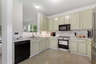 1901 Freedom Ct, Zion, IL 60099 - Photo 6