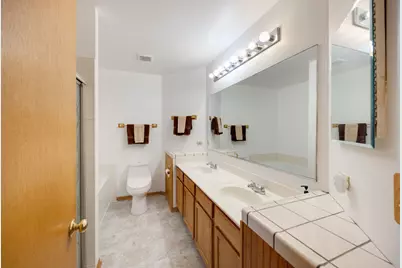 8 Elizabeth Court, Lake in the Hills, IL 60156 - Photo 12