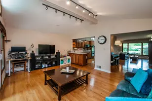 9S771 Brookbank Rd, Willowbrook, IL 60527 - Photo 12