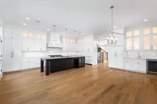 924 E Chicago Ave, Naperville, IL 60540 - Photo 10