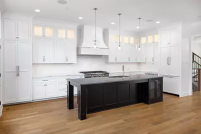 924 E Chicago Avenue, Naperville, IL 60540 - Photo 14