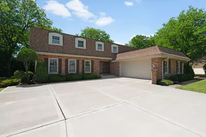 65 Regent Drive, Oak Brook, IL 60523 - Photo 2