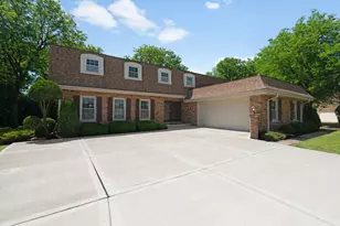 65 Regent Dr, Oak Brook, IL 60523 - Photo 2