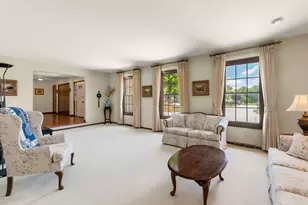 65 Regent Dr, Oak Brook, IL 60523 - Photo 4
