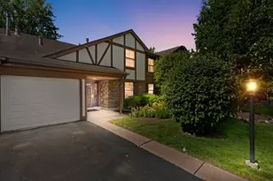 275 Wilmette Ct, Schaumburg, IL 60193 - Photo 1
