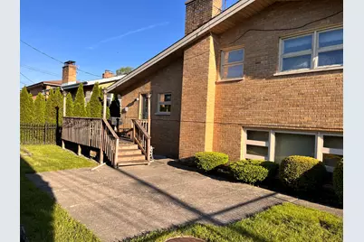 4640 W Estes Avenue, Lincolnwood, IL 60712 - Photo 4