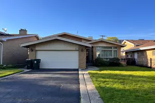 4640 W Estes Ave, Lincolnwood, IL 60712 - Photo 1