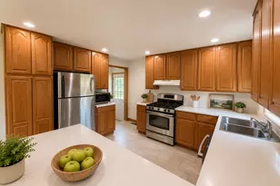 4376 W Hill Ave, Gurnee, IL 60031 - Photo 2