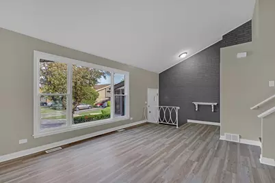 9272 N Home Terrace, Des Plaines, IL 60016 - Photo 2