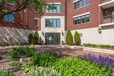 201 N Vail Avenue #807, Arlington Heights, IL 60004 - Photo 2