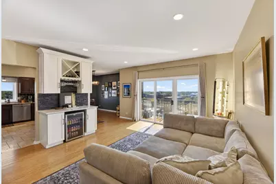 201 N Vail Avenue #807, Arlington Heights, IL 60004 - Photo 4