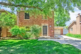 812 S Madison Ave, La Grange, IL 60525 - Photo 2