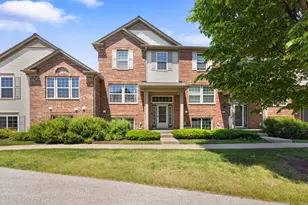 302 Devoe Dr, Oswego, IL 60543 - Photo 2