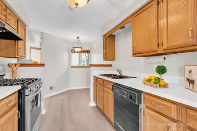 8304 Highpoint Circle #B, Darien, IL 60561 - Photo 10