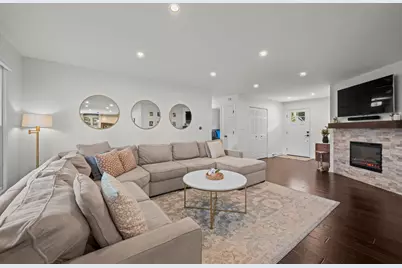 1005 W Firestone Drive, Hoffman Estates, IL 60192 - Photo 2