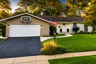 1005 W Firestone Dr, Hoffman Estates, IL 60192 - Photo 1