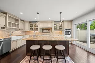 1005 W Firestone Dr, Hoffman Estates, IL 60192 - Photo 4