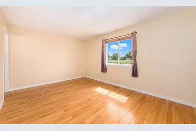 1862 Grosse Pointe Drive, Hanover Park, IL 60133 - Photo 6