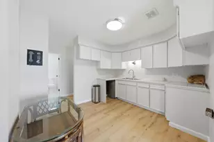2772 E 75th St, Chicago, IL 60649 - Photo 10