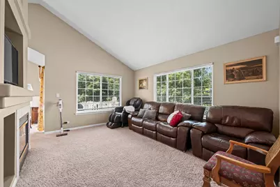 557 Cary Woods Circle, Cary, IL 60013 - Photo 2