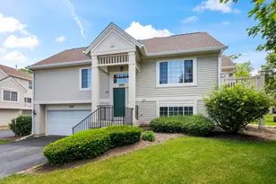 557 Cary Woods Cir, Cary, IL 60013 - Photo 1