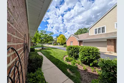 1541 N Kendal Court, Arlington Heights, IL 60004 - Photo 2