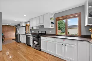 21 S Elmhurst Rd, Prospect Heights, IL 60070 - Photo 6