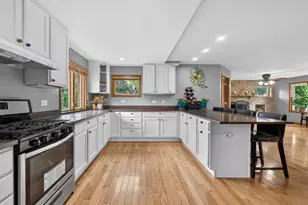 21 S Elmhurst Rd, Prospect Heights, IL 60070 - Photo 4