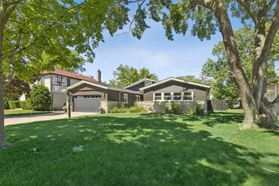 9424 Tripp Avenue, Skokie, IL 60076 - Photo 2