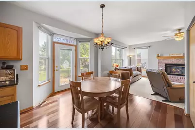 325 Forest Trail, South Elgin, IL 60177 - Photo 6