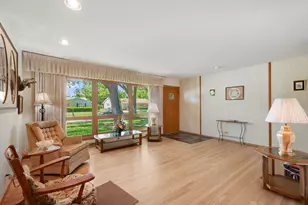 472 W Walnut Ave, Des Plaines, IL 60016 - Photo 2