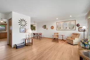472 W Walnut Ave, Des Plaines, IL 60016 - Photo 4