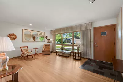472 W Walnut Avenue, Des Plaines, IL 60016 - Photo 6