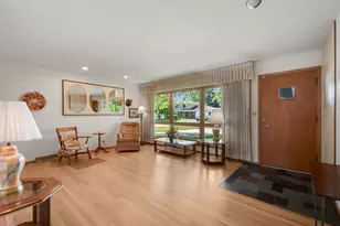 472 W Walnut Ave, Des Plaines, IL 60016 - Photo 6