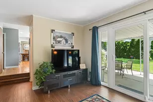 1201 E Barberry Ln, Mount Prospect, IL 60056 - Photo 12