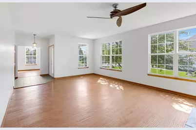 900 Scottsdale Drive, Hampshire, IL 60140 - Photo 6