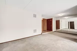 6820 Joliet Rd, Indian Head Park, IL 60525 - Photo 6