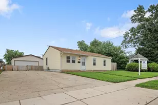 401 Kenyon Ave, Romeoville, IL 60446 - Photo 2