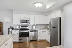 925 Spring Hill Dr, Northbrook, IL 60062 - Photo 10