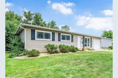 422 Walnut Drive, Streamwood, IL 60107 - Photo 2