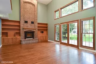 21 Arbor Dr, Streamwood, IL 60107 - Photo 2