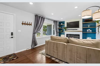 1978 N Fork Circle, Elgin, IL 60123 - Photo 6