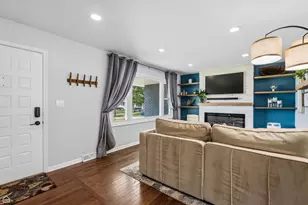 1978 N Fork Cir, Elgin, IL 60123 - Photo 6
