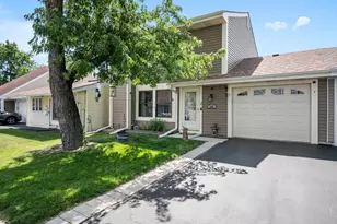 205 Robbin Dr, Romeoville, IL 60446 - Photo 2
