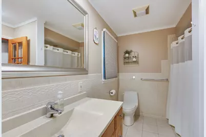 [Address not provided], Deerfield, IL 60015 - Photo 12