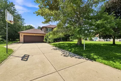 10 S Hampton Court, Crete, IL 60417 - Photo 2