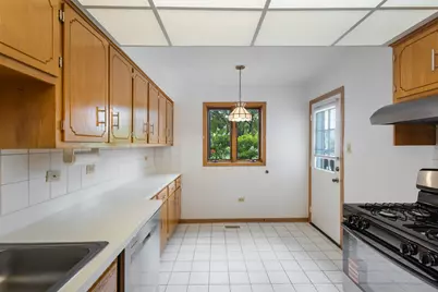 5646 W 103rd Street #106, Oak Lawn, IL 60453 - Photo 6