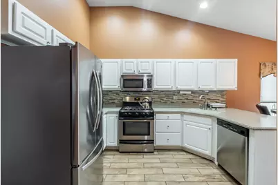 7004 Nathan Lane, Carpentersville, IL 60110 - Photo 6
